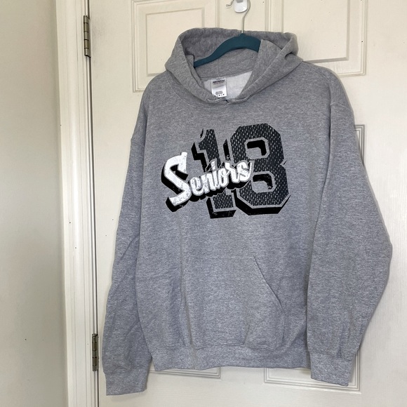 NWOT Unisex Seniors 18 Grey Hoodie Size Medium - Picture 1 of 5